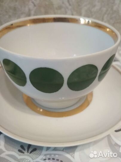 Чайные чашки с блюдцами