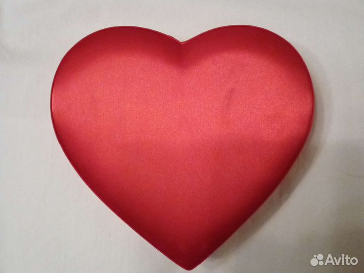 Коробка подарочная атласная сердце