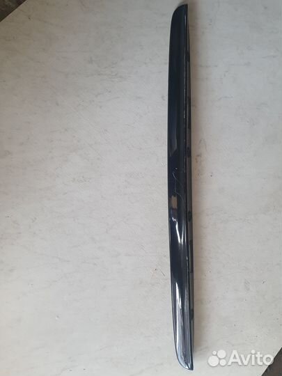 Накладка крышки багажника Mercedes 2107580438