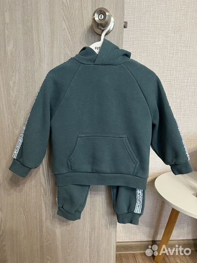 Костюм на мальчика 98