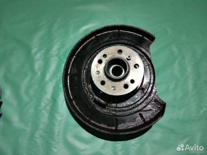 Кулак задний левый Mercedes-Benz M W164