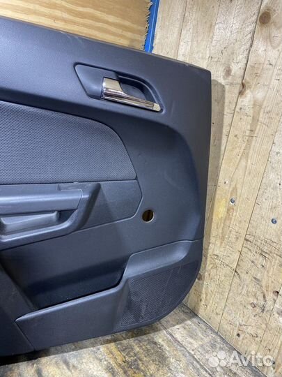 Обшивка задней левой двери Opel Astra H 79089