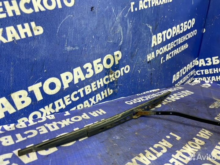 Левый поводок дворника. Hyundai County АВТОБУС