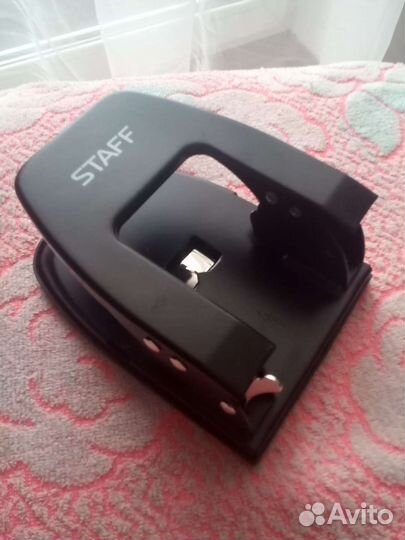 Дырокол для бумаги до 30 листв