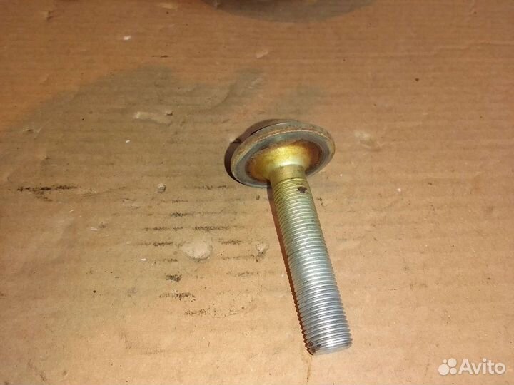 Болт шкива колевала 2.4 Mercedes W202 M112