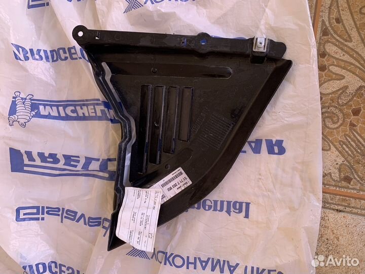 Пыльник правый BMW 6 - серия, E63