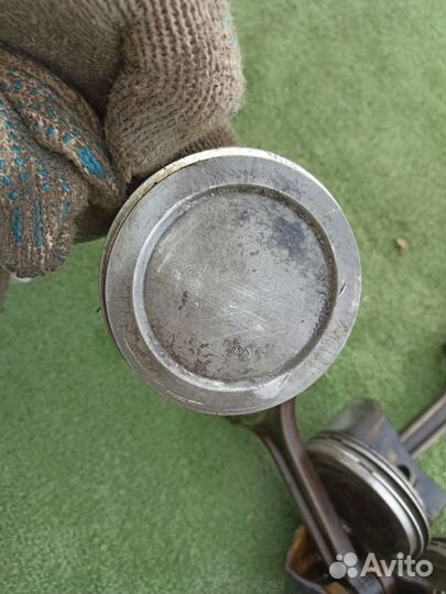 Поршень Ford Focus 1 универсал 2.0 2002