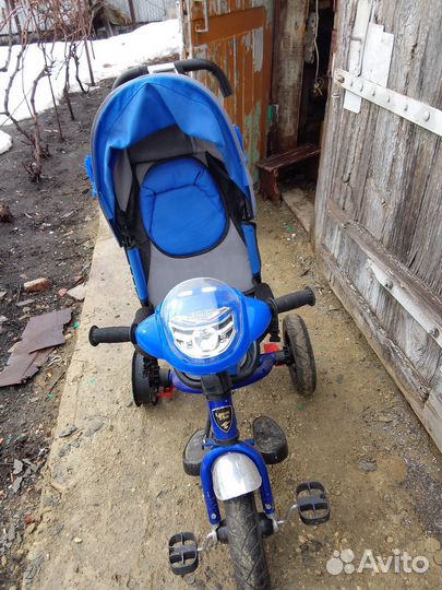 Детский велосипед с ручкой