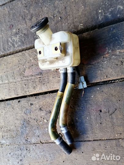 Продам бачок для тормозной жидкости