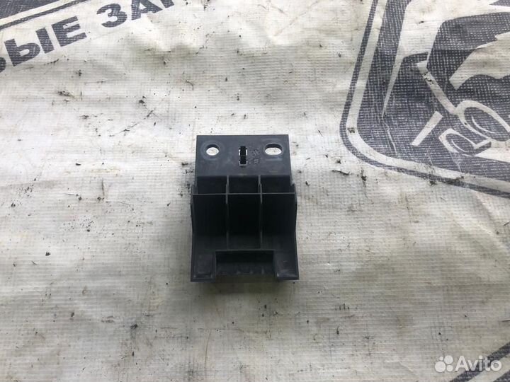 82270272 Кронштейн жабо для Renault T