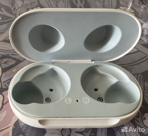 Футляр для наушников Samsung Galaxy Buds