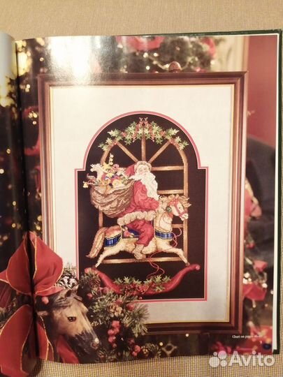 Новогодняя книга со схемами вышивки крестом