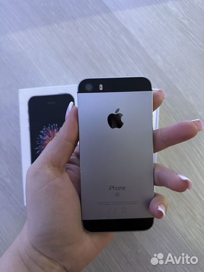 iPhone SE, 32 ГБ