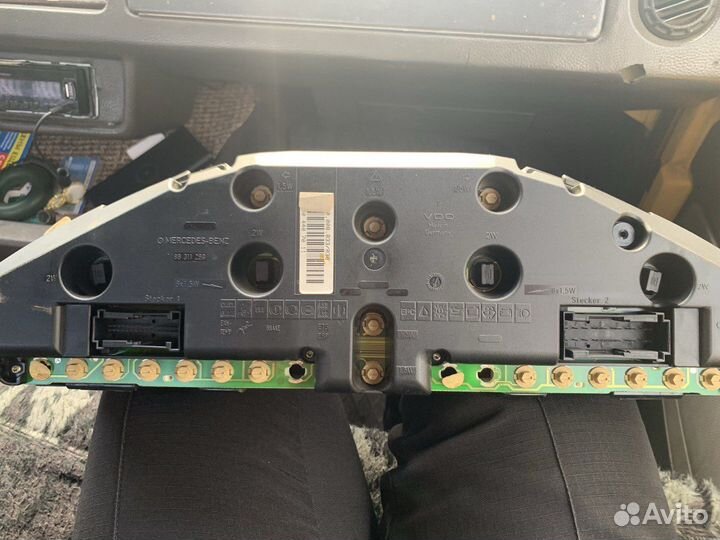 Приборная панель w140