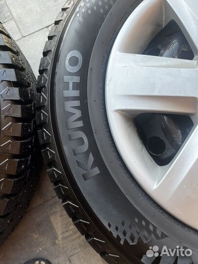 Kumho WinterCraft Ice Wi32 215/65 R16