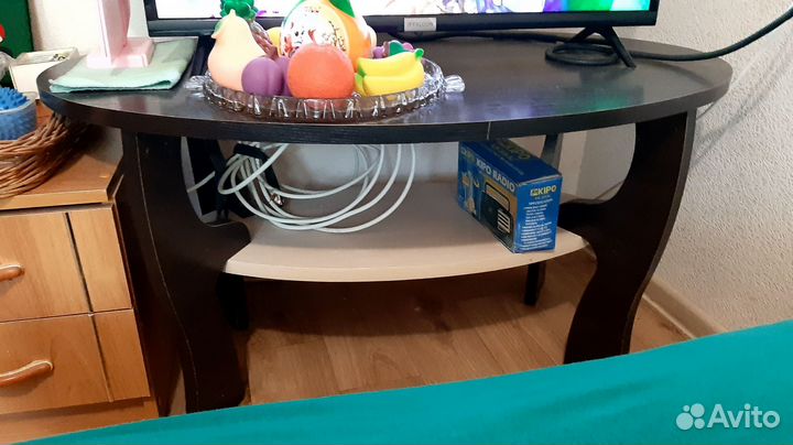 Журнальный столик круглый дерево