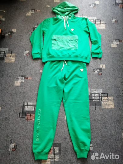 Костюм спортивный женский новый