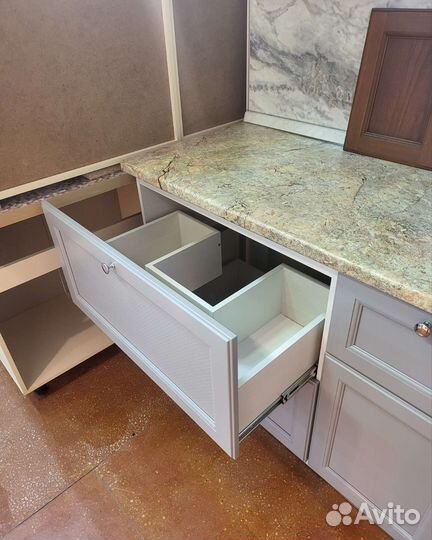 Кухонный гарнитур готовый из салона