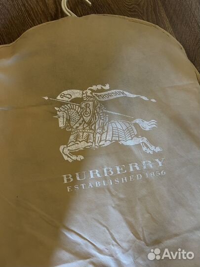 Пуховик женский Burberry