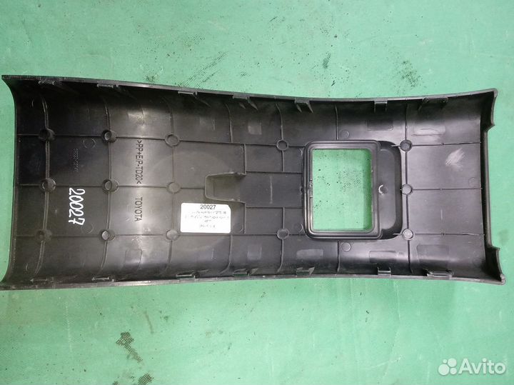 Toyota Avensis (T270) III накладка консоли