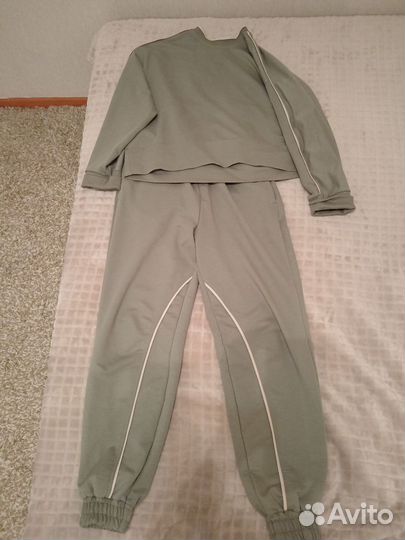 Спортивный костюм женский