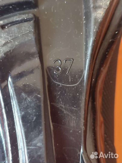 Лыжи, палки, ботинки и коньки