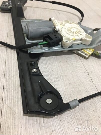 Стеклоподъемник передний левый Mercedes Benz C230