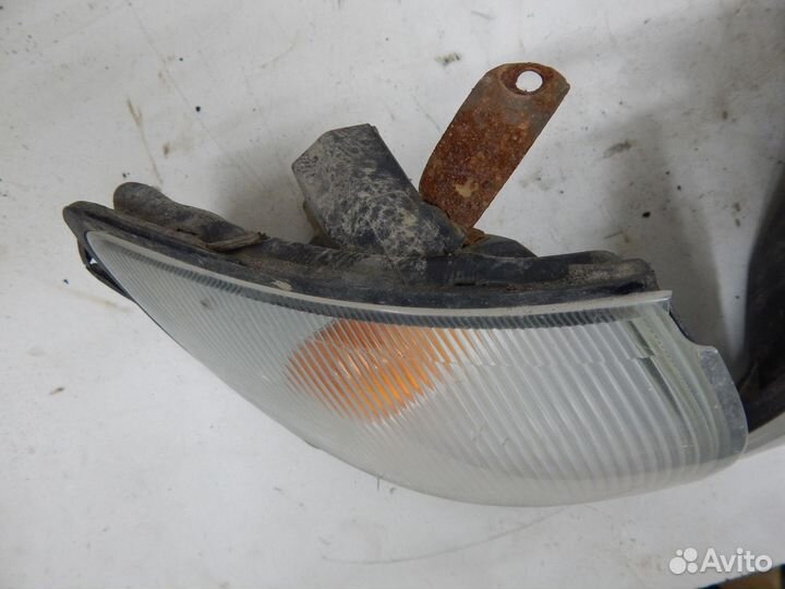 Поворотники передние Nissan Maxima A32