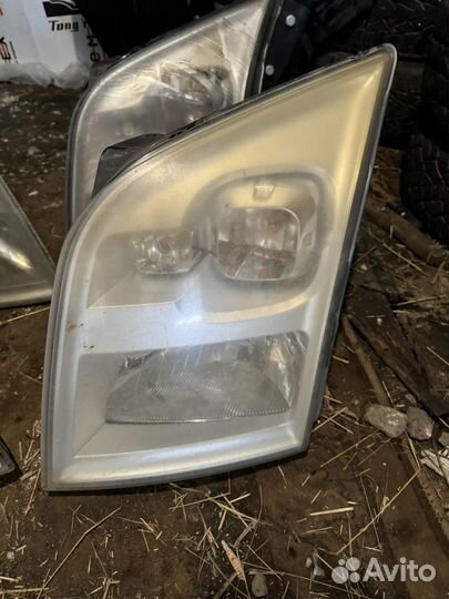 Передние фары Ford Transit