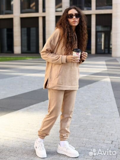 Спортивный костюм женский