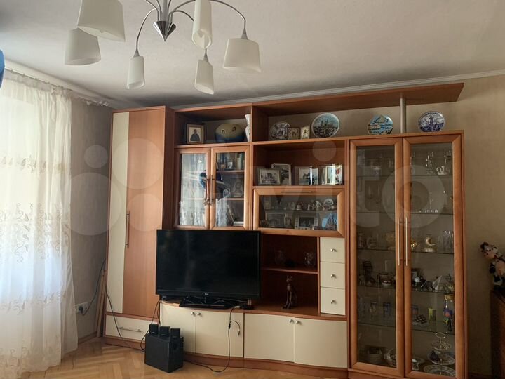 4-к. квартира, 98 м², 3/3 эт.