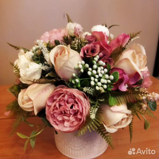 Интерьерные цветы в вазе