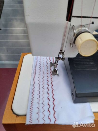 Швейная машинка Чайка 143.А