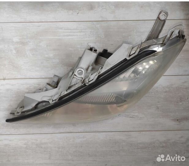 Оригинальные передние фары на Тойота Allion 240