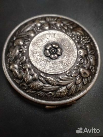 Пудреница мельхиоровая