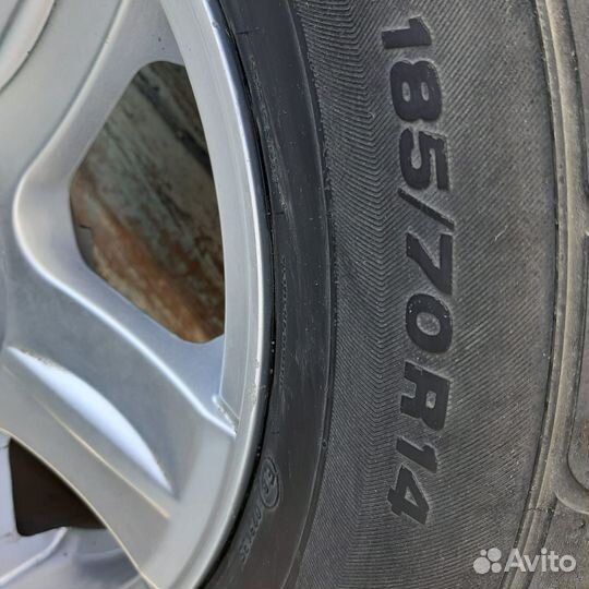 Продам шины с дисками на Рено Логан