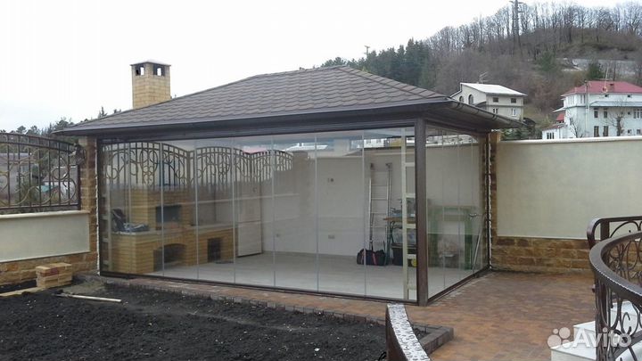 Безрамное остекление беседки