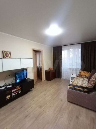3-к. квартира, 54 м², 2/5 эт.