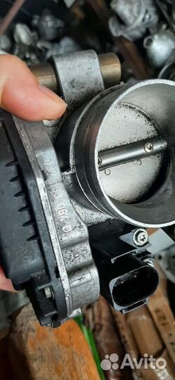 Дроссельная заслонка Volkswagen Polo 06a133064d