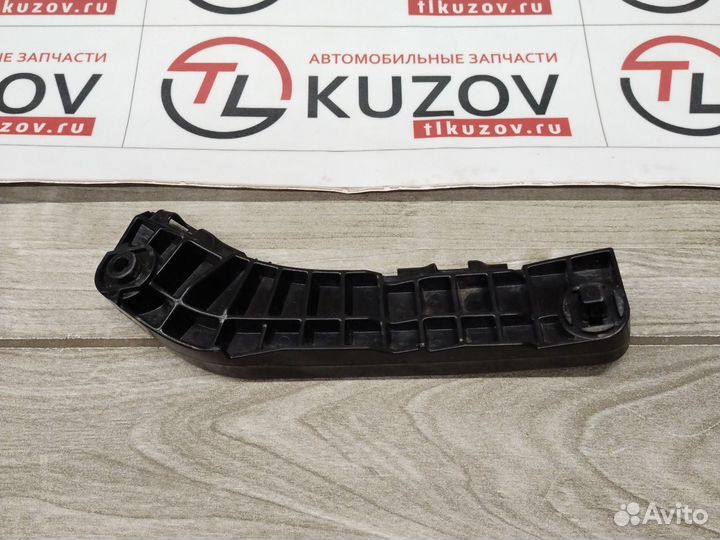 Кронштейн переднего бампера Camry 40 правый