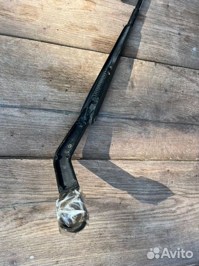 Поводок дворника правый Nissan Almera N16 1.5 2004