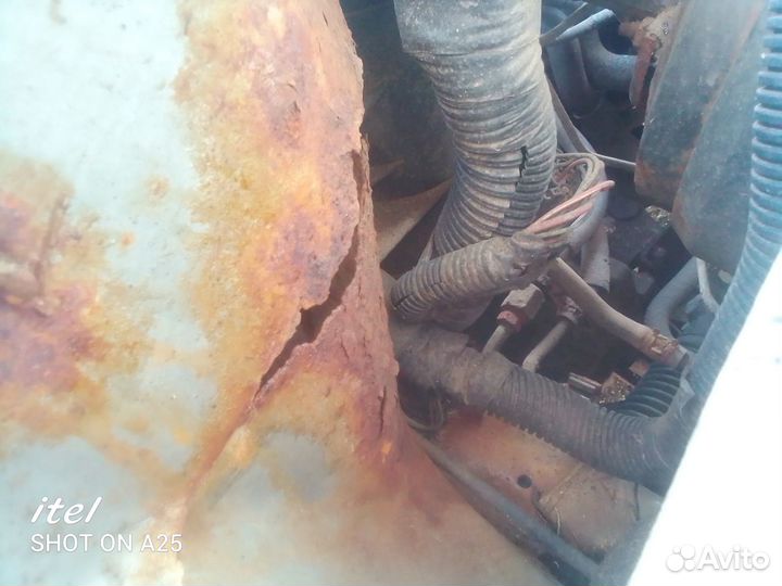 Mitsubishi Carisma 1.6 AT, 2002, битый, 500 000 км