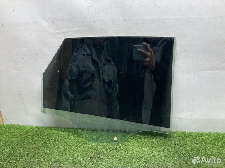 Стекло двери заднее левое Audi Q3 8U 2015