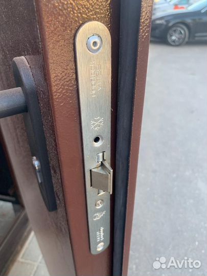 Дверь противопожарная коричневая 2100*1140мм