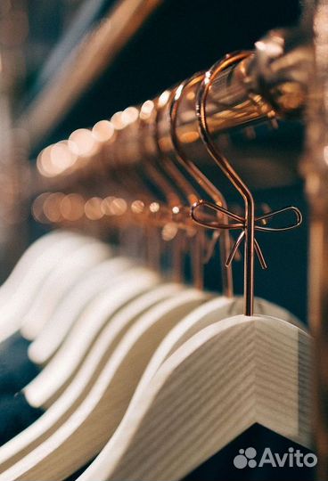 Продавец одежды в Новая Рига аутлет