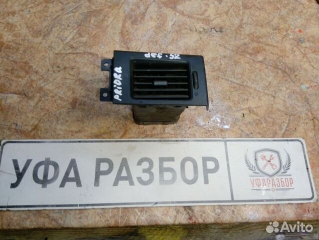 Дефлектор воздушный левый в торпеду LADA Priora 20