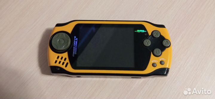 Игровая приставка со встроенными играми