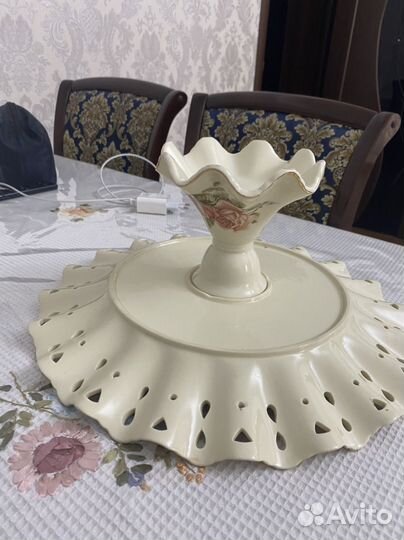 Ваза для фруктов на ножке