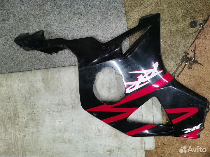 Пластик боковой левый Honda CBR 954 2002-2003
