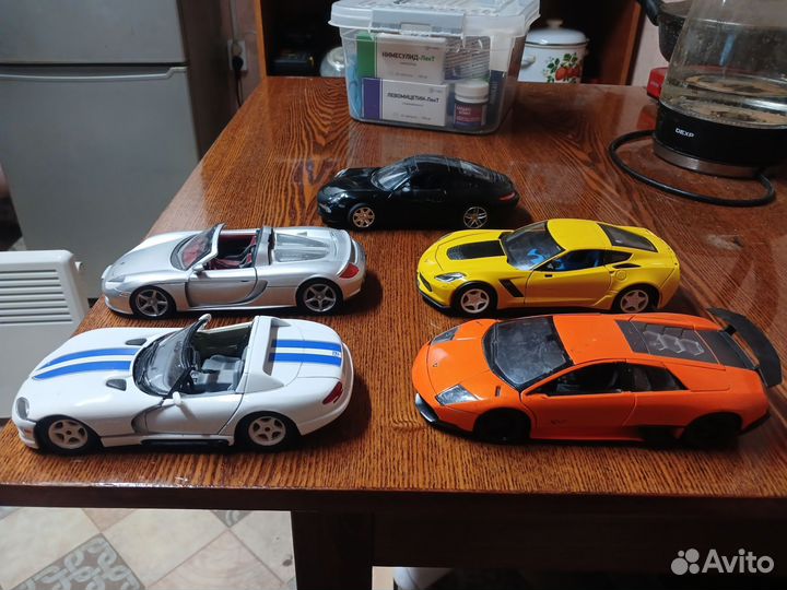 Модель автомобиля1/24